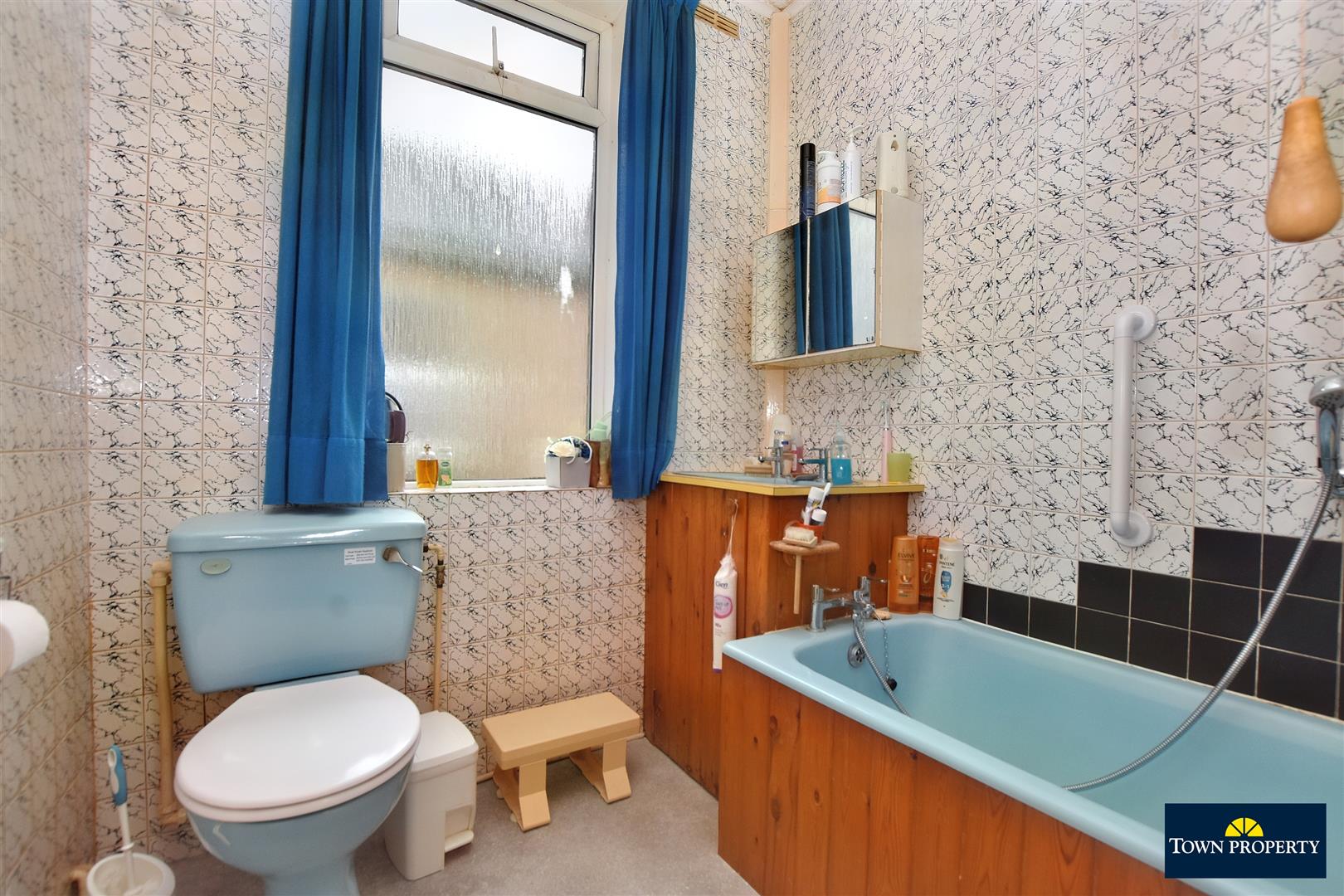 Property Details for Whitley Road Eastbourne BN22 8NH Town Property Estate Agents. Eastbourne